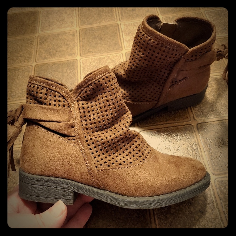Brown boots size 11 kids